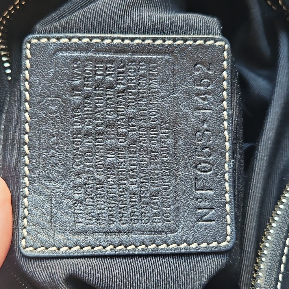 Coach Elegant Black Leather Crossbody Bag - Picture 4 of 8